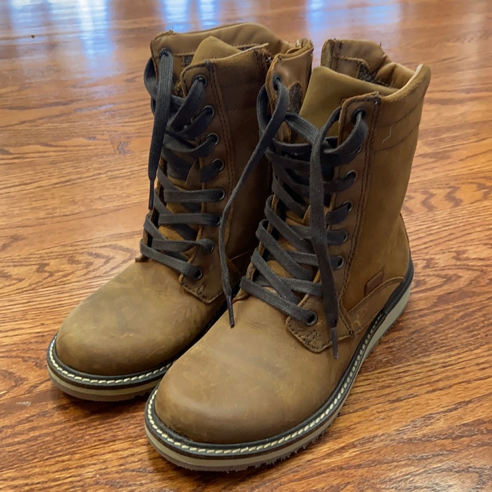 NWOT women's keen cognac bailey lace up boot
